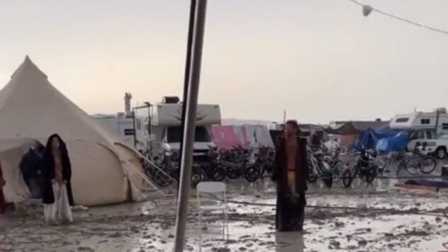 Miles de personas están varadas en Burning Man debido a la lluvia, se conoce una muerte