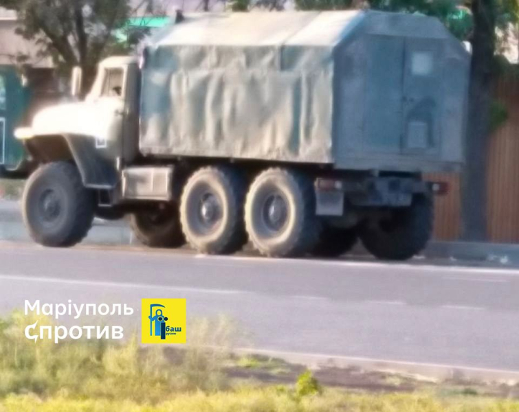 Invasores cerca de Mariupol continúan construyendo fortificaciones, disfrazando el equipo de Andryushchenko