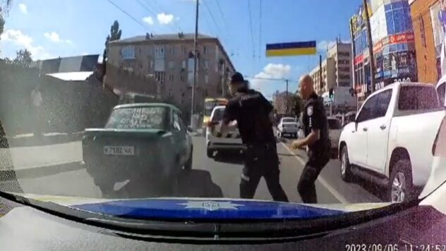 Un hombre borracho amenazó con detonar una granada en una gasolinera en Kropyvnytskyi