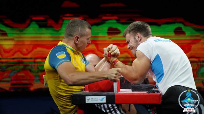 El ucraniano Oleg Zhokh se convirtió en campeón mundial de lucha de brazos por décima vez