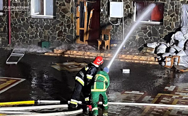 Un centro recreativo donde 148 niños estaban de vacaciones se quemó en los Cárpatos : lo que los padres y la policía dicen y el poder