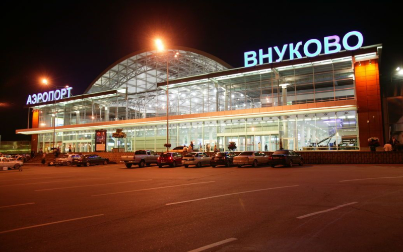 Los aeropuertos de Moscú están cancelando vuelos en masa, los servicios están evacuando la estación de Kievsky