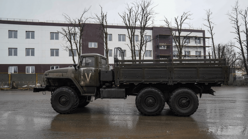 Cerca de Mariupol, los invasores continúan construyendo fortificaciones, disfrazando el equipo y mdash de Andryushchenko