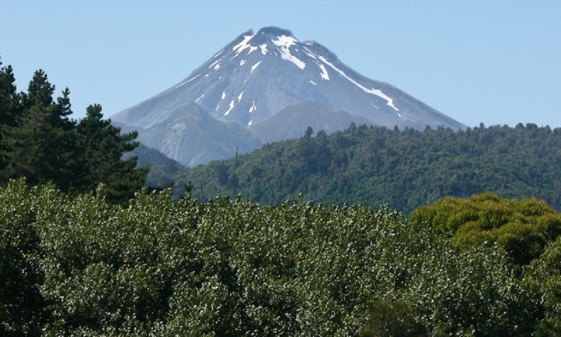 En Nueva Zelanda, un escalador se cayó de una montaña y sobrevivió: "voló" 115 pisos