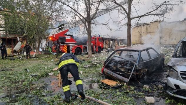 Del segundo al quinto piso destruido: personas están siendo rescatadas de los escombros de un edificio de hotel en Cherkassy