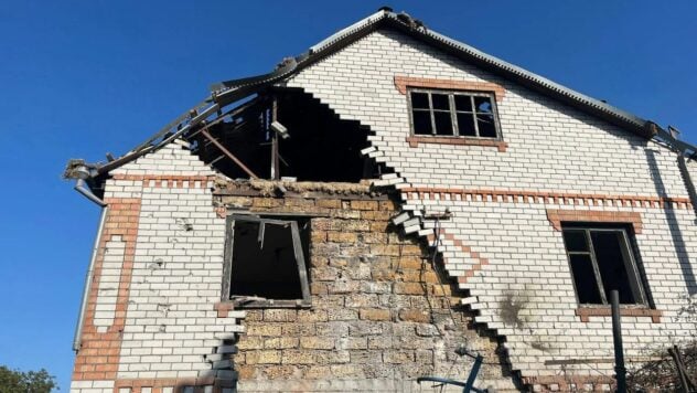 Tres heridos, casas dañadas: la Federación Rusa bombardeó Nikopol con MLRS y artillería