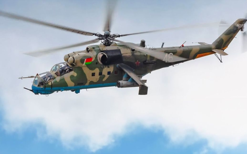 Cruzando la frontera de Bielorrusia en un helicóptero militar: