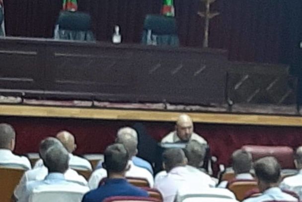 Surovikin iluminado En nuevas fotografías: ¿dónde está ahora la “masacre siria”? /></p>
<p>La publicación rusa Kommersant, citando una fuente cercana a Surovikin, confirmó que efectivamente se encuentra en Argelia junto con la delegación del Ministerio de Defensa ruso.</p>
<p><img decoding=