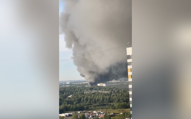 Hay un incendio a gran escala en el San Petersburgo ruso: se mostró un vídeo en la Web