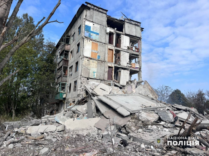 Ocupantes chocaron contra un rascacielos edificio en Avdiivka: puede haber un hombre bajo los escombros