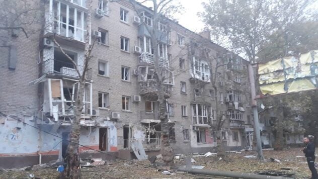 Los rusos bombardearon el centro de Kherson al amanecer: edificios residenciales resultaron dañados