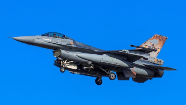 Bélgica proporcionará a Ucrania cazas F-16 a partir de 2025 — Jefe del Ministerio de Defensa 