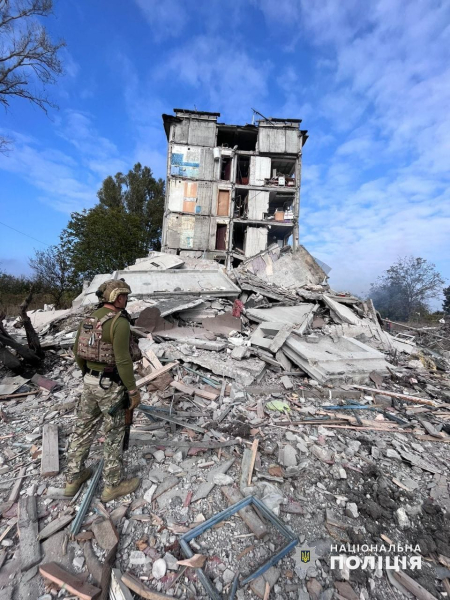 Ocupantes chocaron contra un edificio de gran altura en Avdiivka: puede haber un hombre debajo los escombros