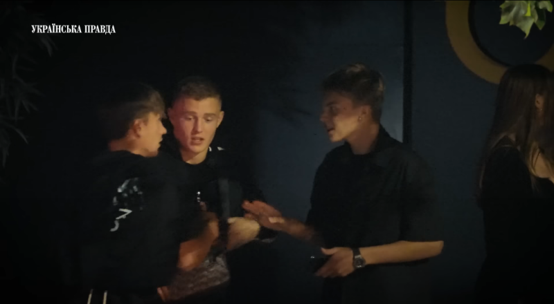 Los jugadores de fútbol del Dynamo fueron vistos en una fiesta en un bar de karaoke después del toque de queda