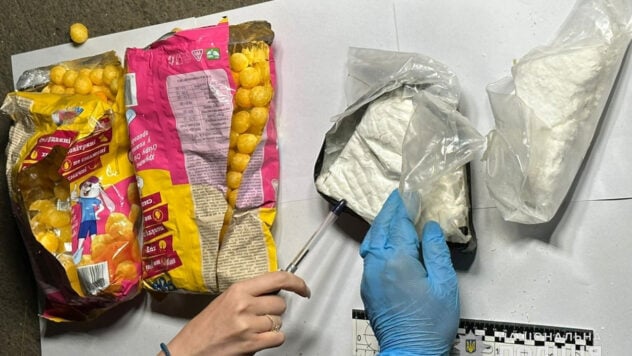 Correo de drogas con su hija: un hombre fue detenido en Odessa con una gran cantidad de cocaína en un mochila del niño