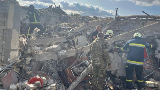 49 muertos. La Federación Rusa bombardeó una cafetería y una tienda en la aldea de Groza, Jarkov región