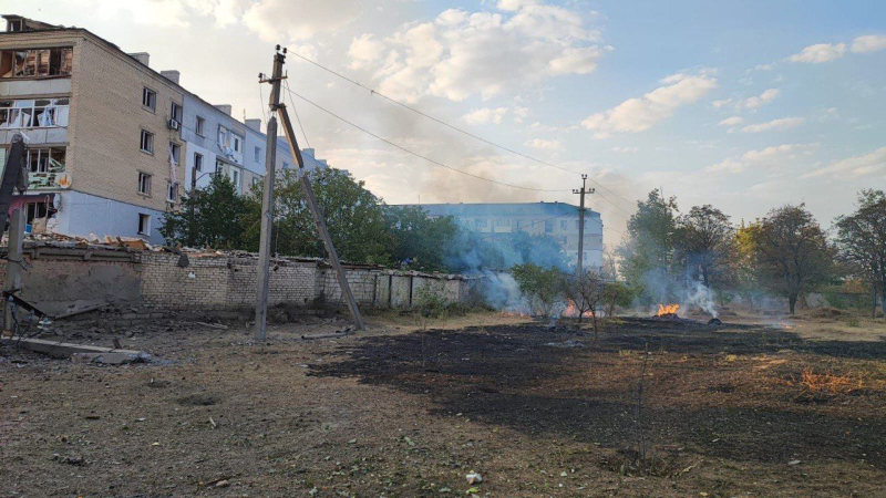 Un bebé de 4 meses se salvó del incendio: Berislav, Kherson y otros 2 asentamientos están bajo ataque desde la Federación Rusa
