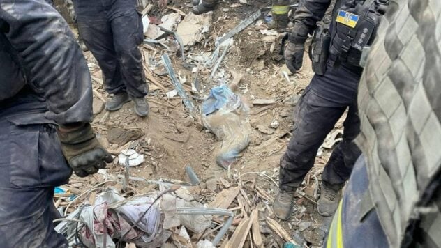 Muerto mientras dormía: el cuerpo de un niño de 10 años fue envuelto en un manta