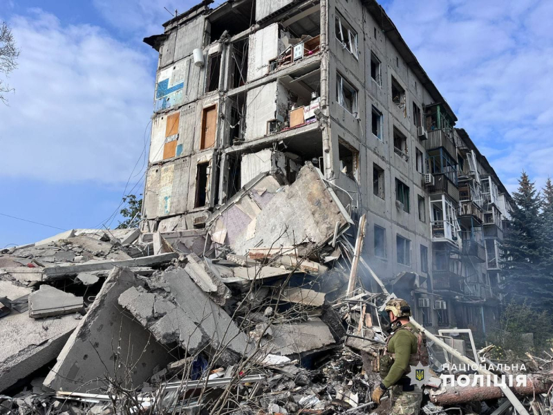 Ocupantes chocaron contra un edificio de gran altura en Avdiivka: puede haber ser un hombre bajo los escombros