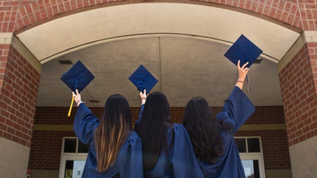 Los estudiantes en el extranjero pueden verse privados de becas para criar a otros