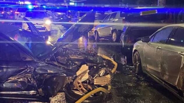 En Kiev, un BMW embistió a cinco coches y estalló una pelea entre los propietarios