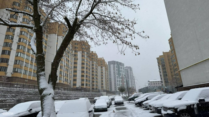 Está nevando en Kiev: casi medio millar de equipos están trabajando en las carreteras