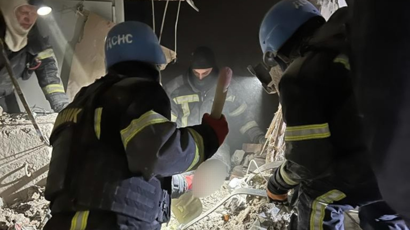 En Selidovo, bajo Entre los escombros de un hospital se encontró el cuerpo de otra persona - Servicio Estatal de Emergencias