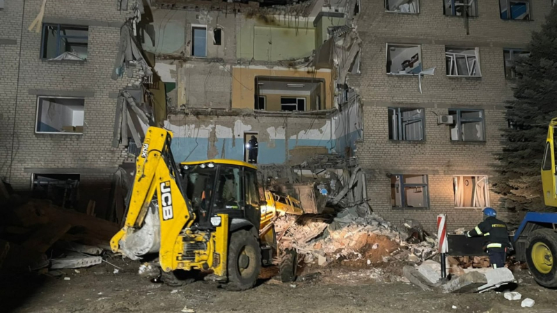 En Selidovo, bajo los escombros, los hospitales encontraron el cuerpo de otra persona: el Servicio Estatal de Emergencias