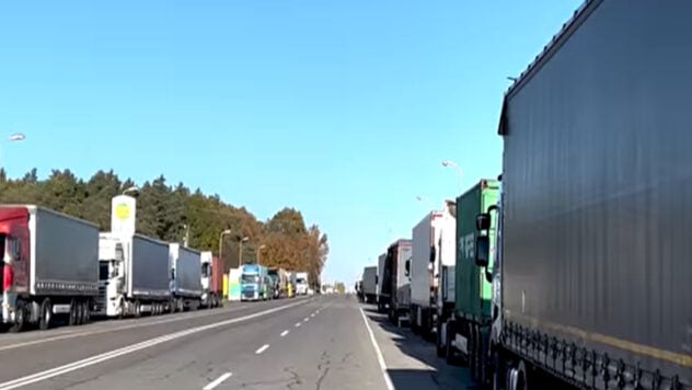 Qué está sucediendo en los puestos de control: los conductores ucranianos están decididos a cruzar la frontera