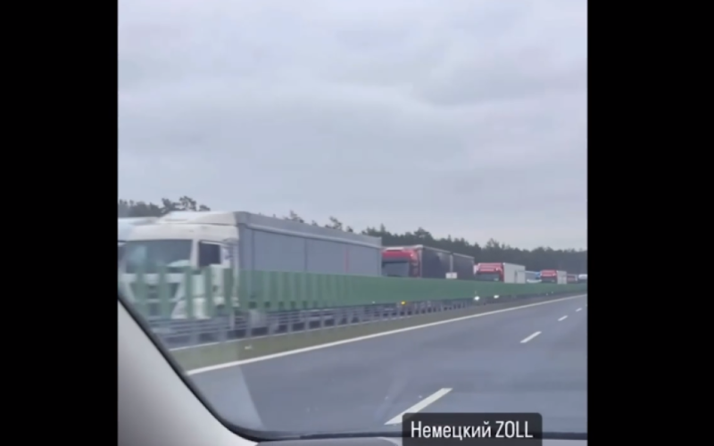 ¿Karma?: Cientos de camiones polacos están atrapados en la frontera con Alemania (vídeo)