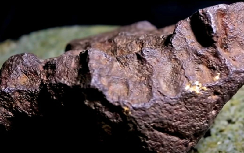 Un meteorito cayó sobre un automóvil & ndash ; foto de daños