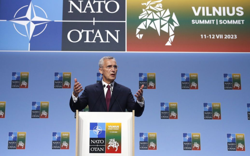La OTAN decidió aumentar la presencia de fuerzas de paz en Kosovo - Stoltenberg