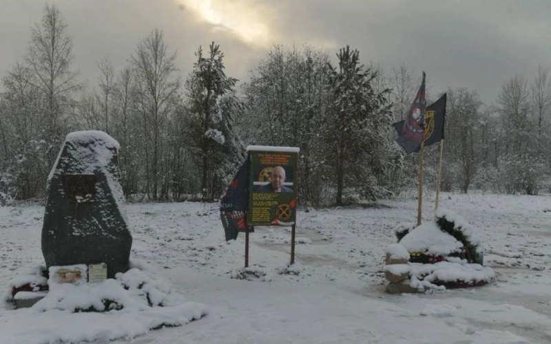 Apareció en Rusia un extraño monumento a Prigozhin: lo que está escrito en él (foto)