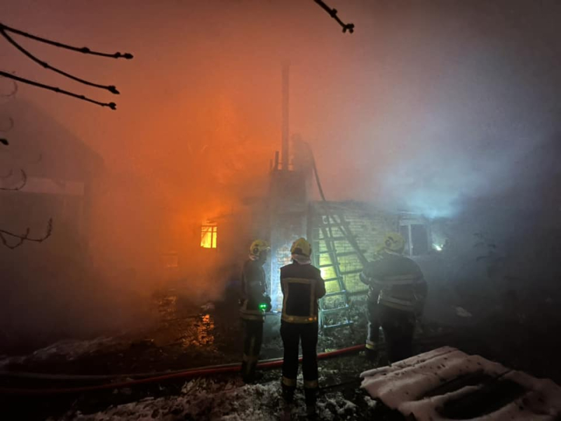 Incendio de 400 metros cuadrados: las autoridades de Kiev mostraron las consecuencias del ataque a la ciudad