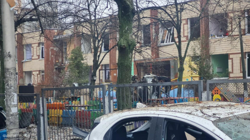 Ataque balístico en Kiev: cómo se ven una casa y un jardín de infancia destruidos