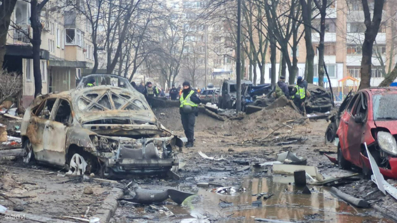 Ataque balístico en Kiev: cómo se ven una casa y un jardín de infancia destruidos