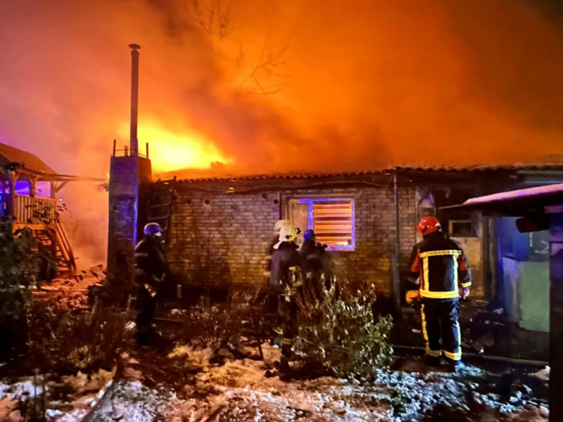 Incendio de 400 metros cuadrados: las autoridades de Kiev mostraron las consecuencias de un ataque a la ciudad