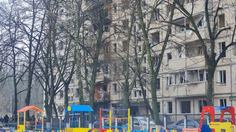 Ataque balístico en Kiev: cómo se ven una casa y un jardín de infancia destruidos