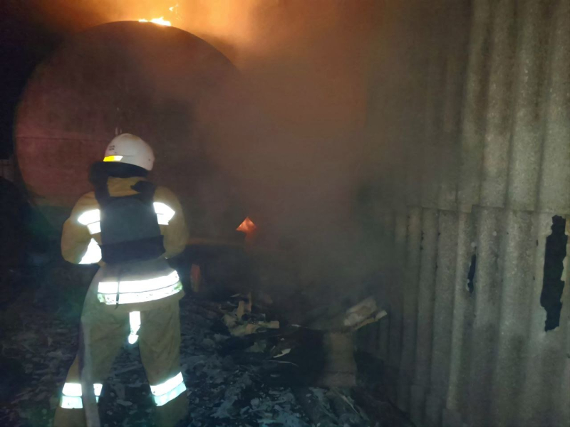 Ataque nocturno con drones: en la región de Nikolaev, los escombros de Shahed dañaron un almacén, equipos y casas