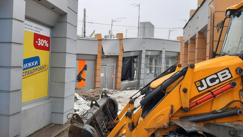 En Kiev, cerca de la estación de metro Demeevskaya, los pabellones comerciales se hundieron: lo que dicen en la Administración Estatal de la ciudad de Kiev