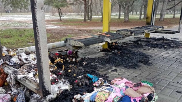 Un monumento a los muertos en un ataque con misiles incendiado en el Dnieper: la policía está investigando
