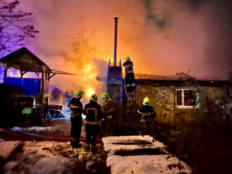 Incendio En 400 metros cuadrados: las autoridades de Kiev mostraron las consecuencias del ataque a la ciudad
