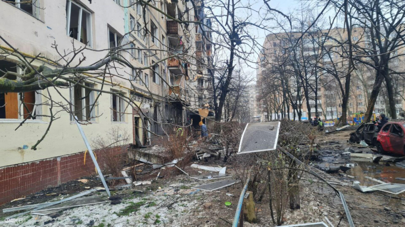 Ataque balístico en Kiev: cómo se ven una casa y un jardín de infancia destruidos