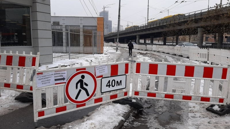 En Kiev, cerca de la estación de metro Demeevskaya, los pabellones comerciales se hundieron: lo que dicen en la Administración Estatal de la ciudad de Kiev 