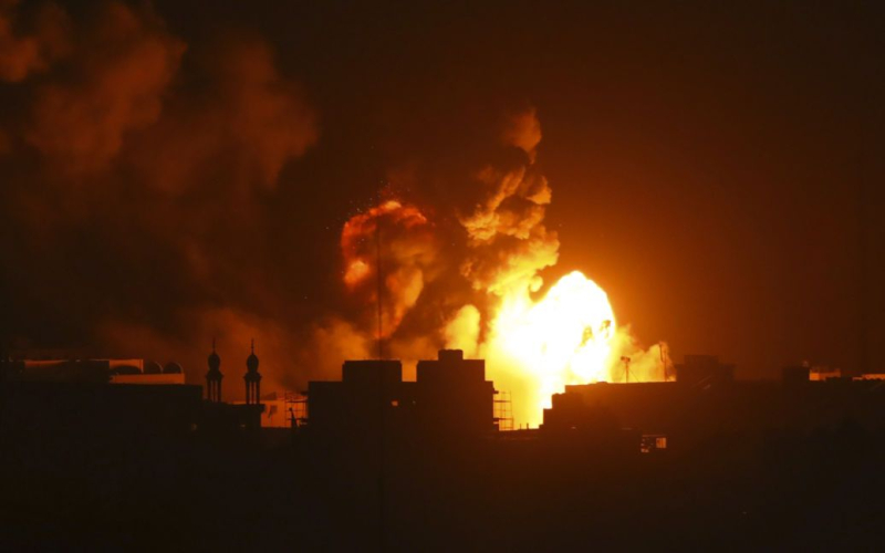 HAMAS atacó una base israelí donde probablemente se almacenan armas nucleares.