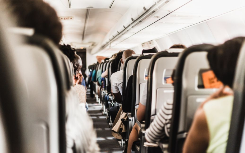 Qué asiento de avión es mejor no elegir en invierno: consejos de expertos