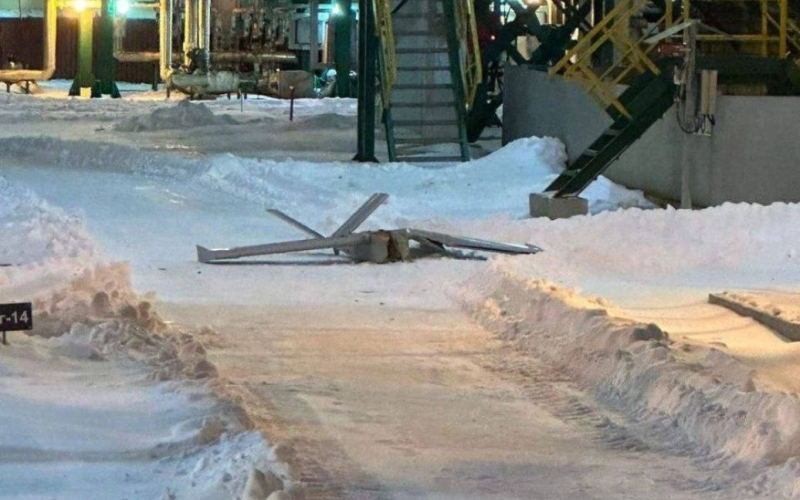 Ataque con drones a la refinería de Slavneft en Yaroslavl: detalles, fotos y vídeos