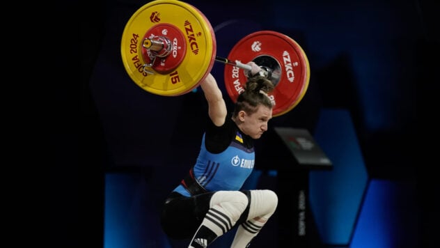 ¡Un total de 230 kg! El levantador de pesas Konotop se convirtió en el campeón europeo absoluto por tercera vez