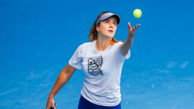 Svitolina alcanzó la segunda ronda del torneo en Dubai, superando a su compatriota