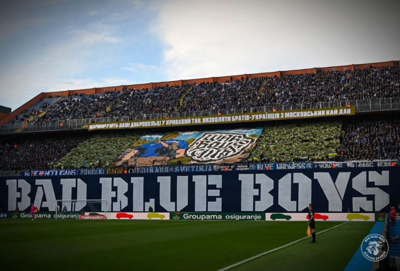 Ultras Dinamo Zagreb recordó la guerra con una pancarta con la letra de una canción ucraniana